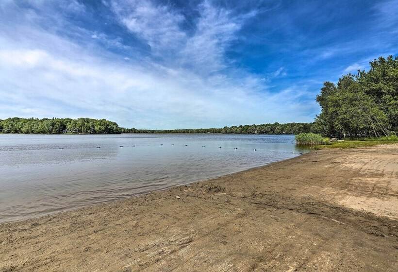1 Mi To Arrowhead Lake: Pocono Home W/ Fire Pit