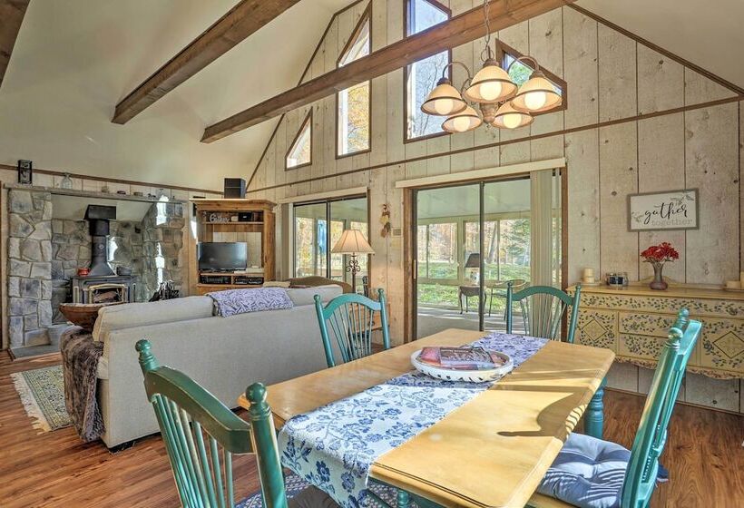 1 Mi To Arrowhead Lake: Pocono Home W/ Fire Pit