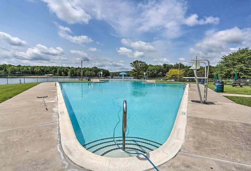 1 Mi To Arrowhead Lake: Pocono Home W/ Fire Pit