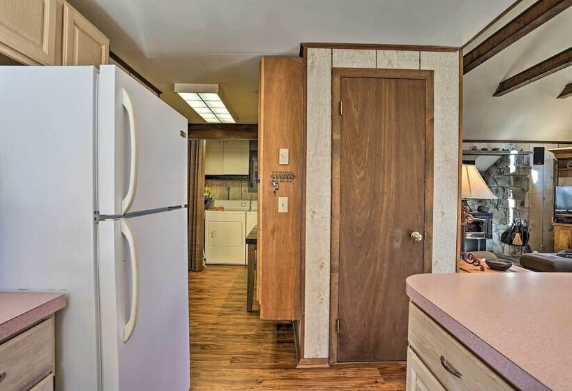 1 Mi To Arrowhead Lake: Pocono Home W/ Fire Pit