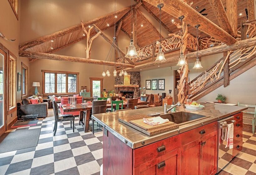 Ashland Lodge W/ Lake Views & Game Room Loft
