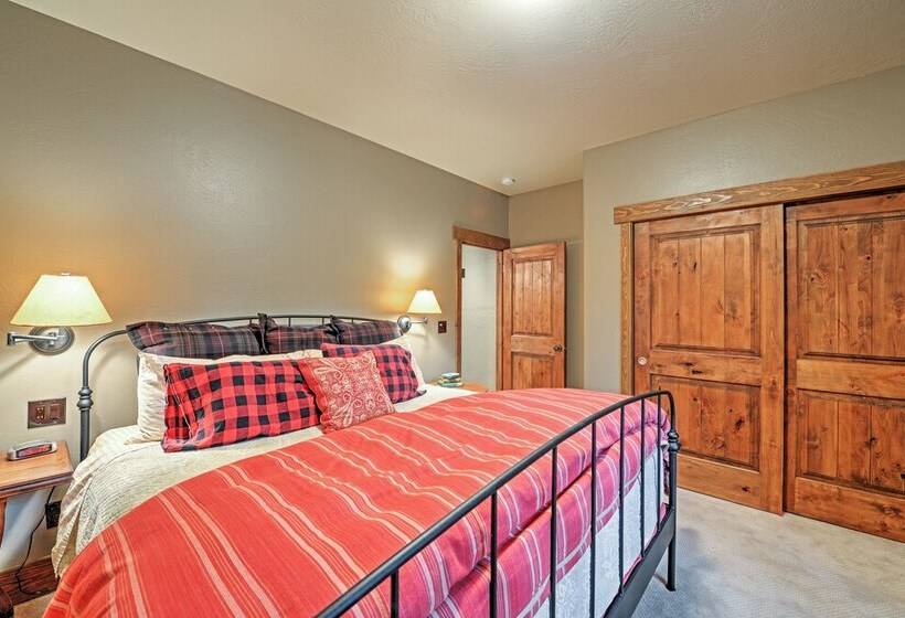 Ashland Lodge W/ Lake Views & Game Room Loft