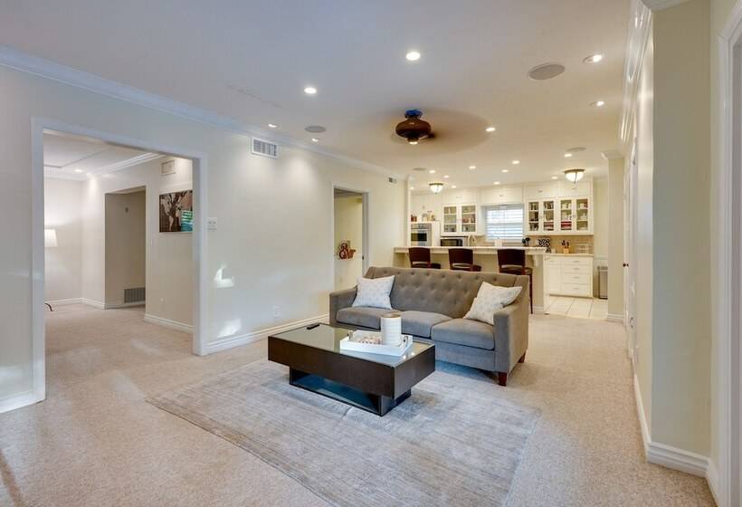 Bakersfield Oasis: Sweet Tropical Pool Setup!