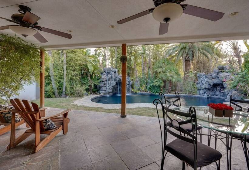 Bakersfield Oasis: Sweet Tropical Pool Setup!