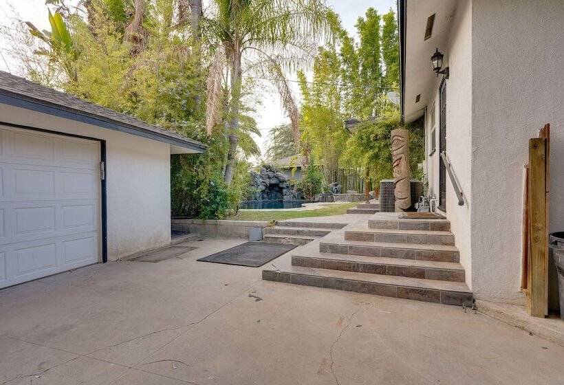 Bakersfield Oasis: Sweet Tropical Pool Setup!