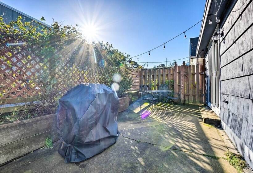 Bandon Beach House Rental: Walk To Downtown!