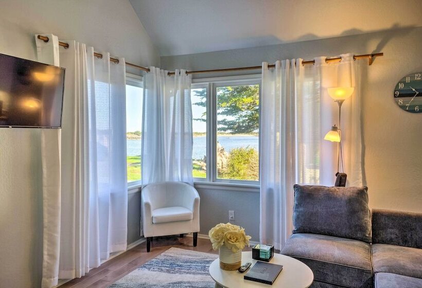 Bandon Beach House Rental: Walk To Downtown!