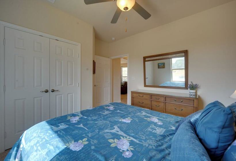 Hill Country Casita W/ Patio: 13 Mi To Dtwn Boerne