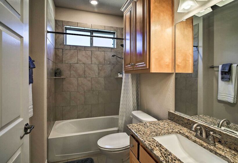 Hill Country Casita W/ Patio: 13 Mi To Dtwn Boerne