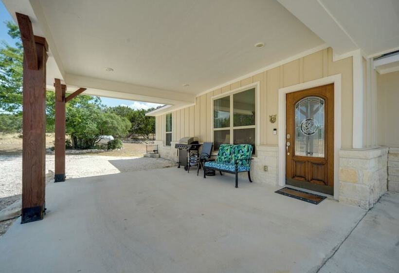 Hill Country Casita W/ Patio: 13 Mi To Dtwn Boerne