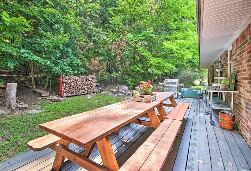Beaver Lake Getaway W/ 2 Decks, Grill, & Views!