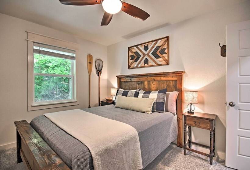 Beaver Lake Getaway W/ 2 Decks, Grill, & Views!