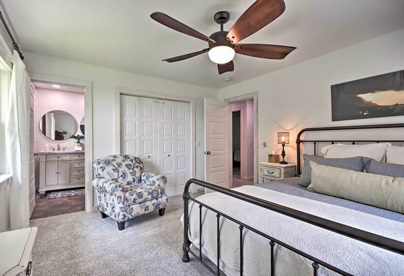 Beaver Lake Getaway W/ 2 Decks, Grill, & Views!