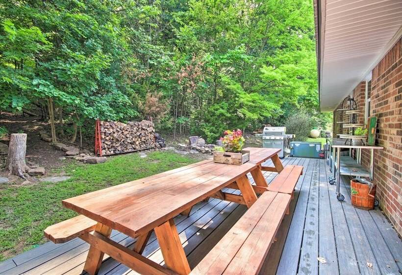 Beaver Lake Getaway W/ 2 Decks, Grill, & Views!