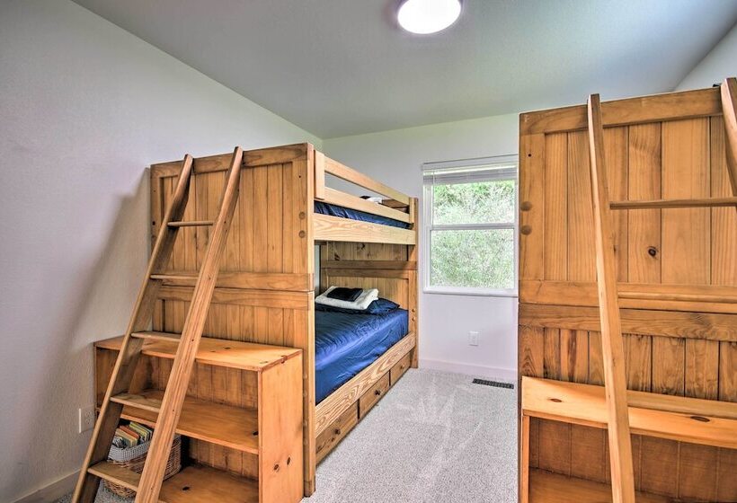 Beaver Lake Getaway W/ 2 Decks, Grill, & Views!