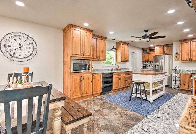 Beaver Lake Getaway W/ 2 Decks, Grill, & Views!