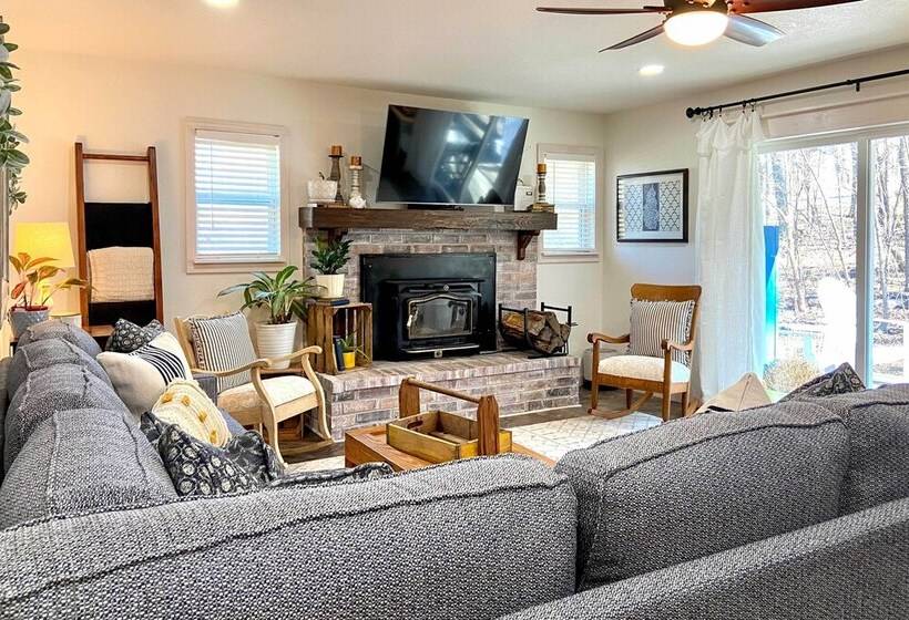 Beaver Lake Getaway W/ 2 Decks, Grill, & Views!