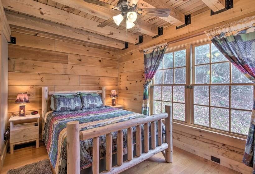 Beech Mountain Cabin W/ 180° Views: Near Hiking!