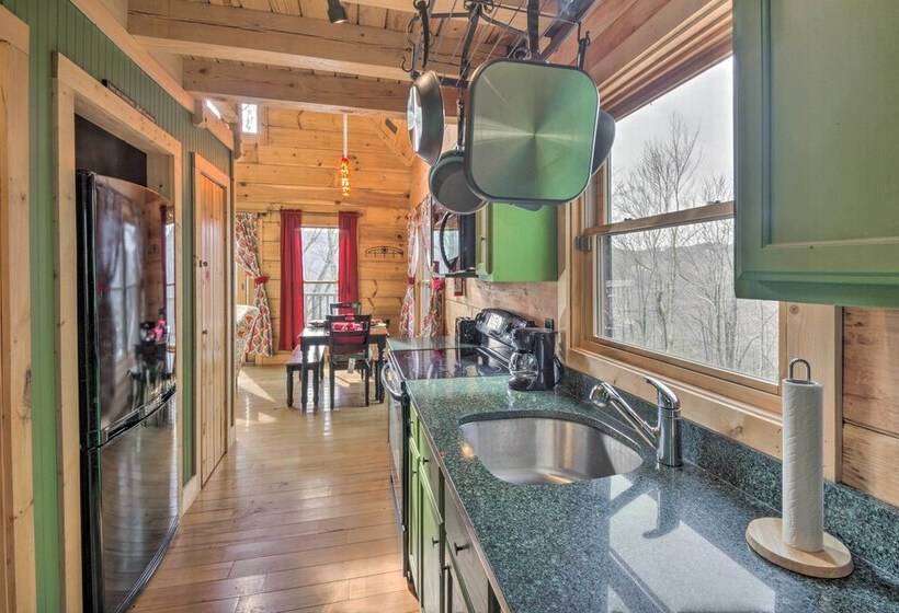 Beech Mountain Cabin W/ 180° Views: Near Hiking!