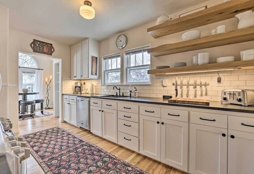 Boise Tudor Home W/ Game Room < 2 Mi To Downtown!