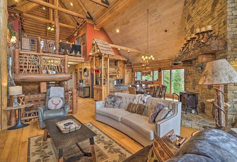 Boone Cabin W/ Deck, Hot Tub, & Mountain Views!