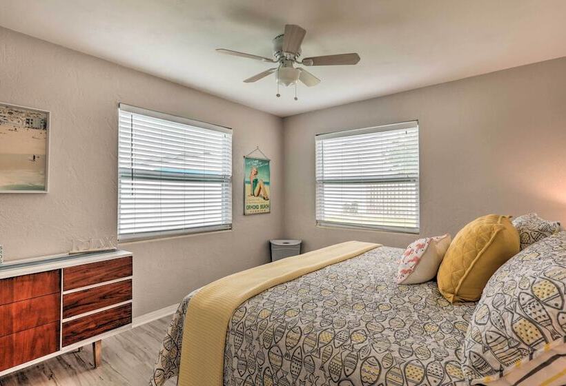 Bright Bungalow With Porch: Walk To Ormond Beach!
