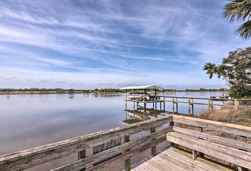 Bright Bungalow With Porch: Walk To Ormond Beach!