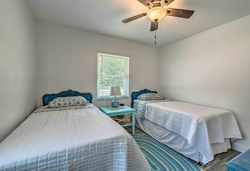 Bright Crystal River Home, Walk To Boat Ramp!