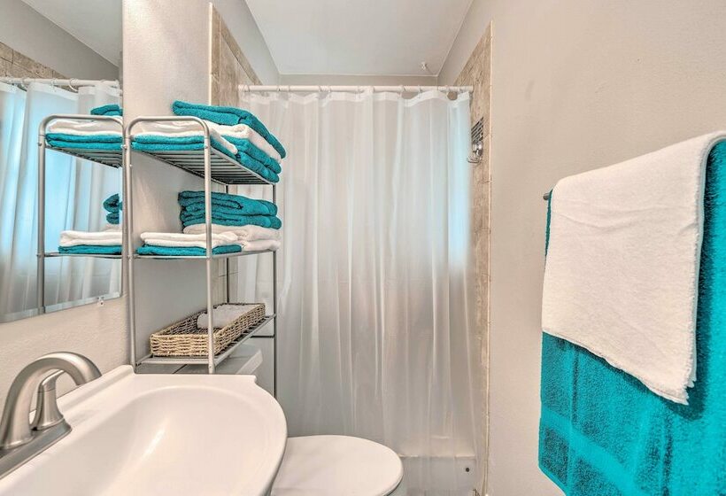 Bright Crystal River Home, Walk To Boat Ramp!