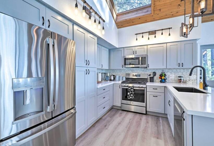 Mtn View Cabin W/ Game Room & Deck In Flagstaff