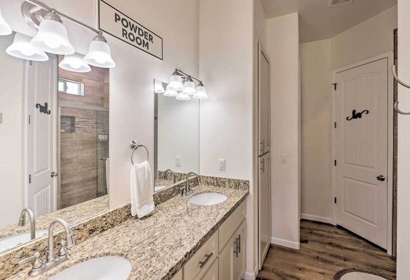 Bright Home W/ Yard, 4 Mi To Colorado River!