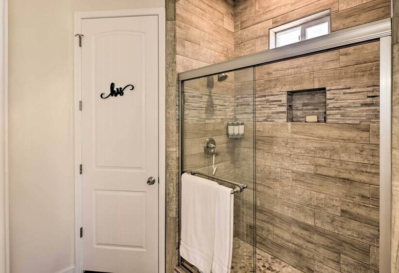 Bright Home W/ Yard, 4 Mi To Colorado River!