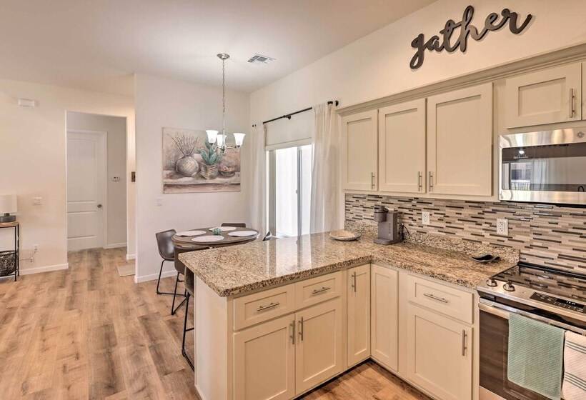 Bright Home W/ Yard, 4 Mi To Colorado River!