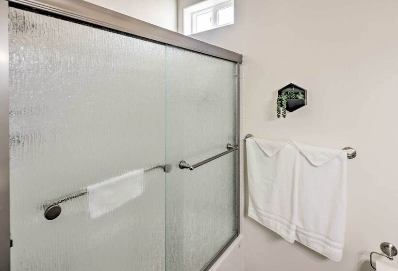 Bright Home W/ Yard, 4 Mi To Colorado River!