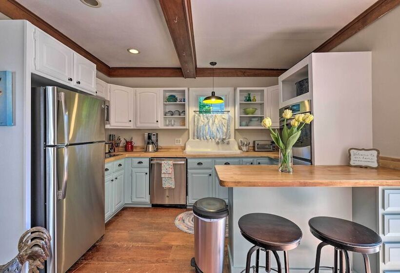 Bright Lake Winnipesaukee Home   Walk To Town