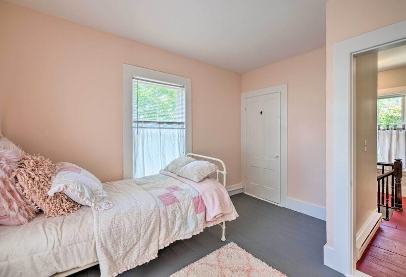 Bright Lake Winnipesaukee Home   Walk To Town