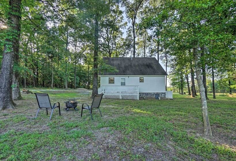 Peaceful Broken Bow Cottage W/ Fire Pit!