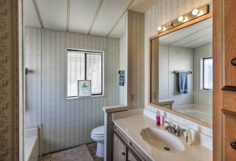 Bullhead City Home W/ Fire Pit   Walk To Co River!