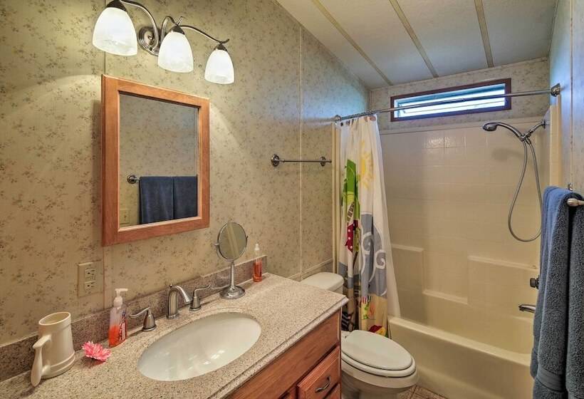 Bullhead City Home W/ Fire Pit   Walk To Co River!