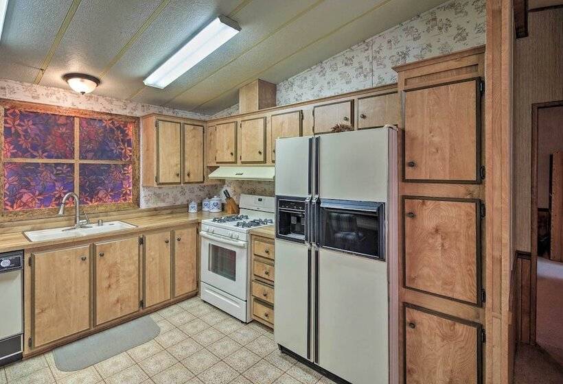 Bullhead City Home W/ Fire Pit   Walk To Co River!