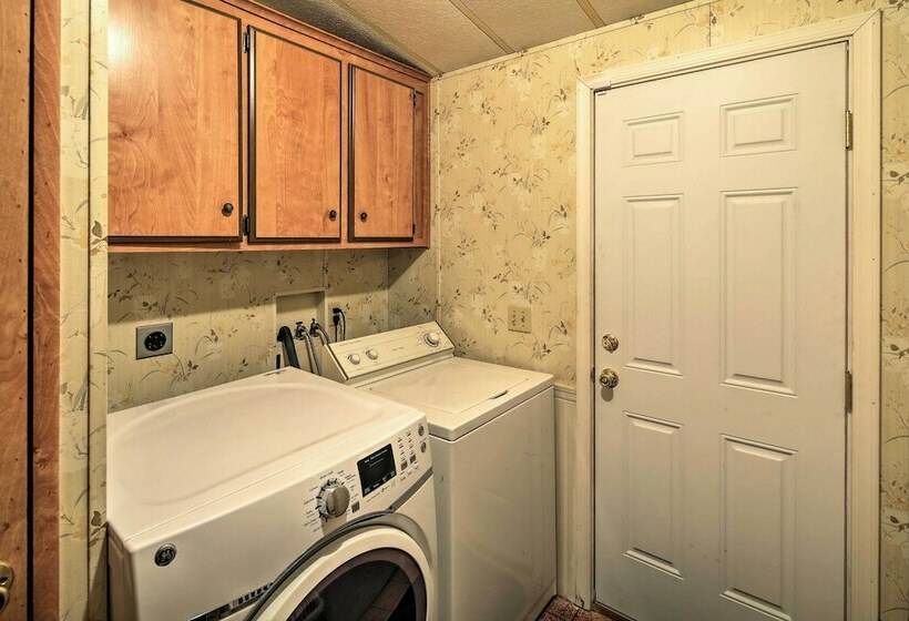 Bullhead City Home W/ Fire Pit   Walk To Co River!