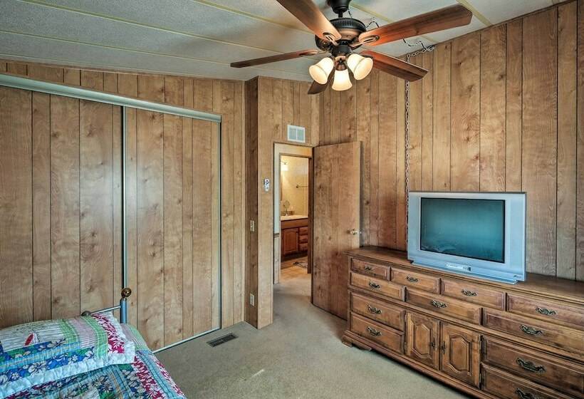 Bullhead City Home W/ Fire Pit   Walk To Co River!