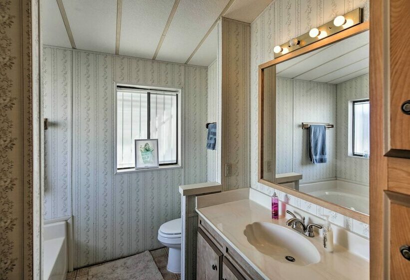 Bullhead City Home W/ Fire Pit   Walk To Co River!