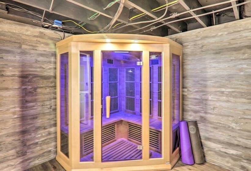 Sunroom, Fire Pit + Sauna: Lake Locust Village Gem