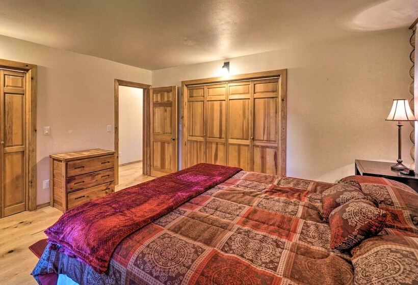 Cabin On Kenai Peninsula: Family & Group Friendly!