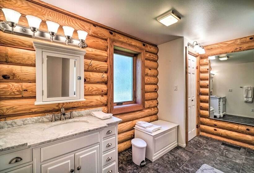 Cabin On Kenai Peninsula: Family & Group Friendly!