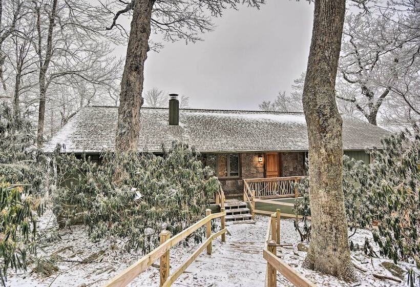 Cabin W/ Hot Tub & Mountain Views, < 5 Mi To Boone