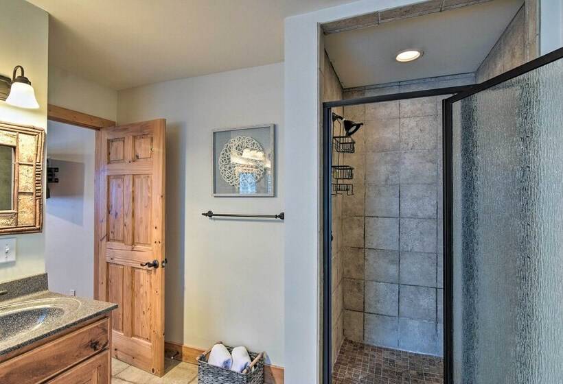 Cabin W/ Hot Tub & Mountain Views, < 5 Mi To Boone