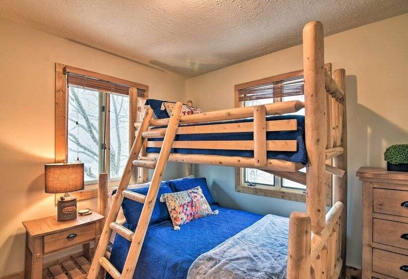 Cabin W/ Hot Tub & Mountain Views, < 5 Mi To Boone