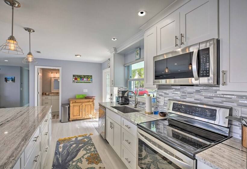 Canalfront Cape Coral Home With Dock & Bbq!